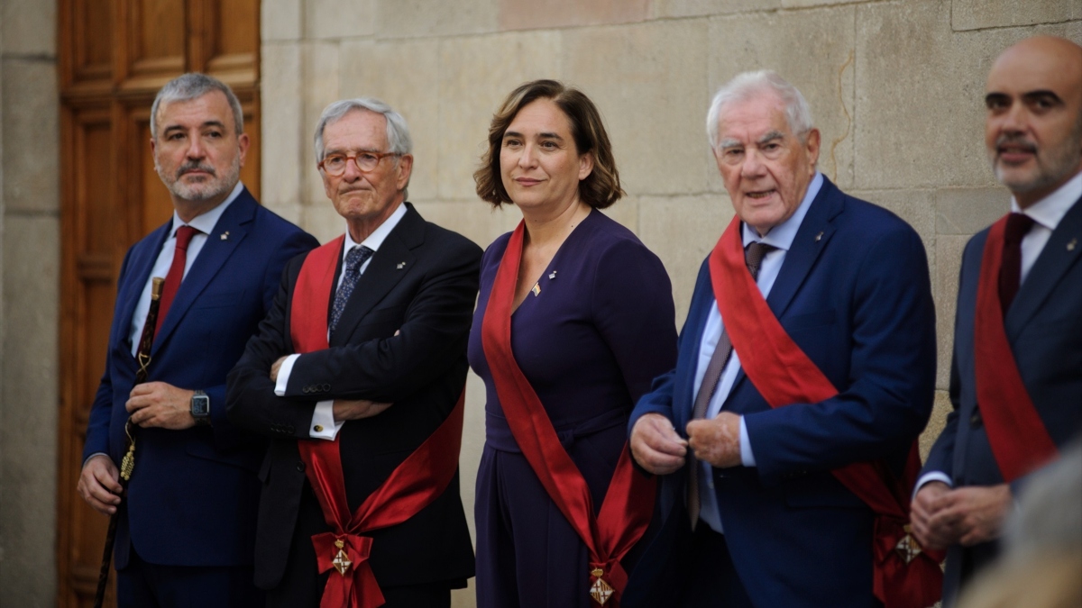 El presidente de la Generalitat, Pere Aragonès, recibe al nuevo alcalde de Barcelona, Jaume Collboni, del PSC, y a los nuevos concejales, en el Palau de la Generalitat