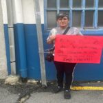 La madre que se ha encadenado a un centro de menores en Ferrol