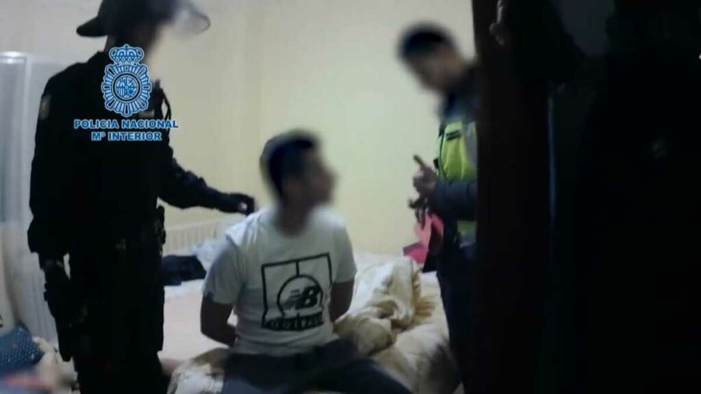 El momento de la detención de José Luis Bote Vargas, en el domicilio de Leganés