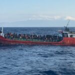 Rescatados cerca de 70 migrantes por un buque mercante frente a la isla de Leros, en Grecia