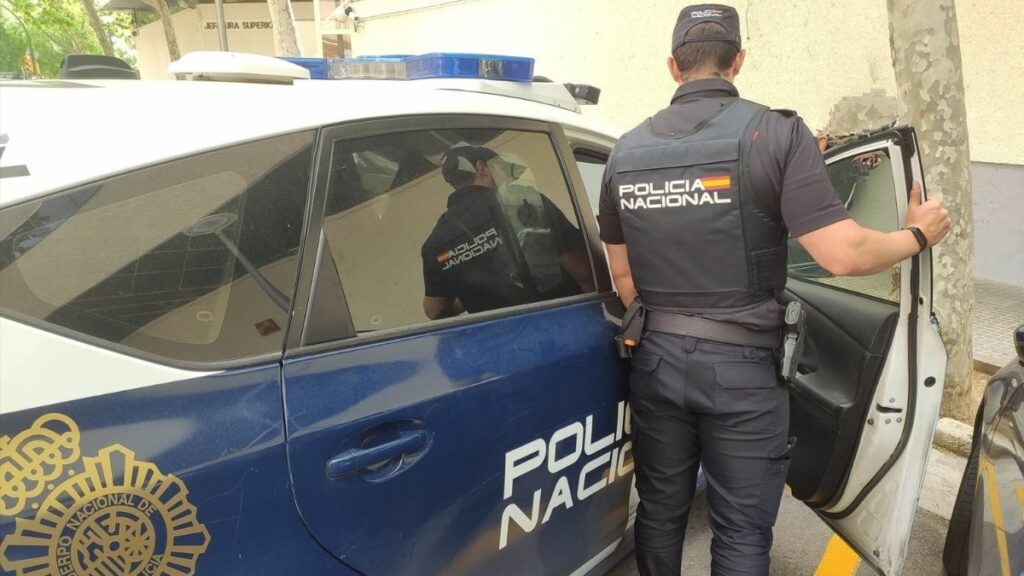 Policía