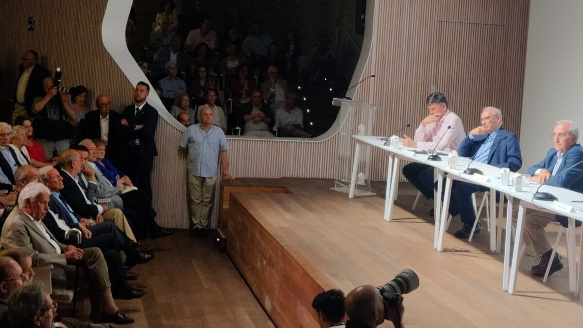 Felipe González y Alfonso Guerra coinciden en un acto público