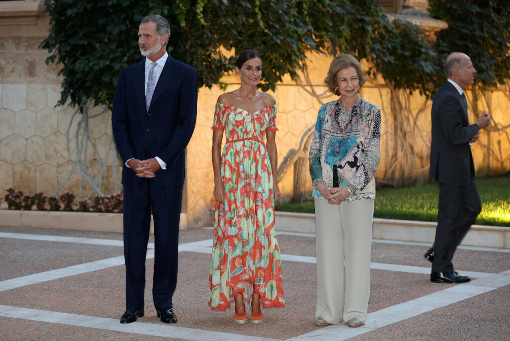 Los reyes Felipe y Letizia y la reina Sofía