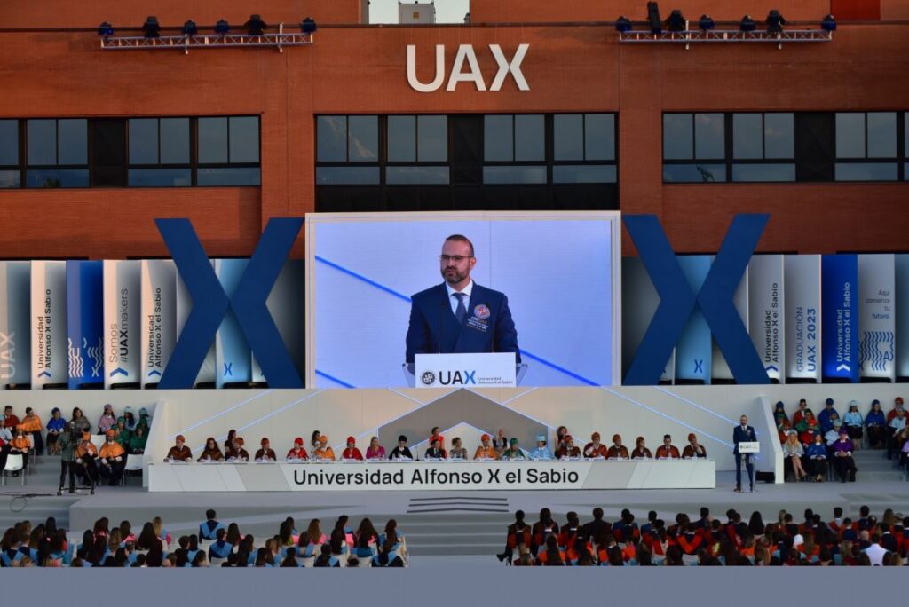 UAX celebra la graduación de la promoción 2023 con más de 5.000 nuevos graduados, amadrinados por la CEO de Sanofi y la Global CPO de Tinsa
