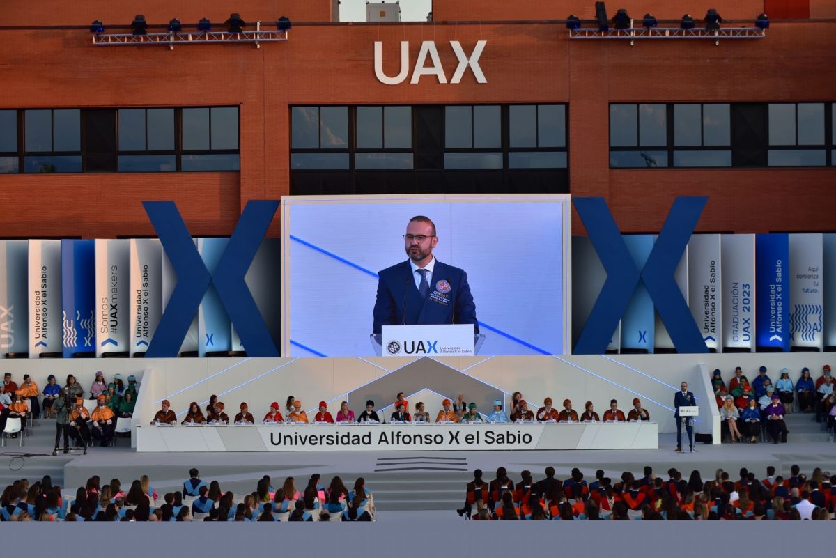UAX celebra la graduación de la promoción 2023 con más de 5.000 nuevos graduados, amadrinados por la CEO de Sanofi y la Global CPO de Tinsa