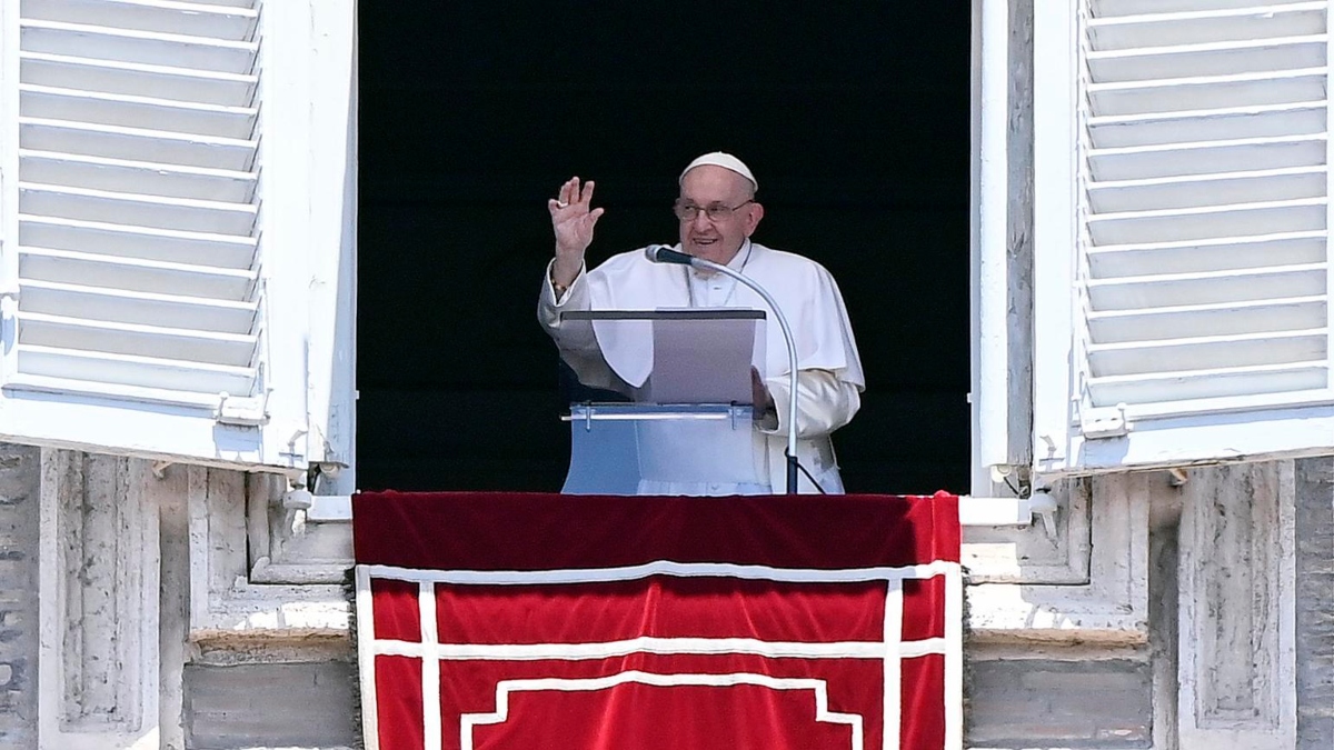 El papa Francisco durante el rezo del Ángelus dominical