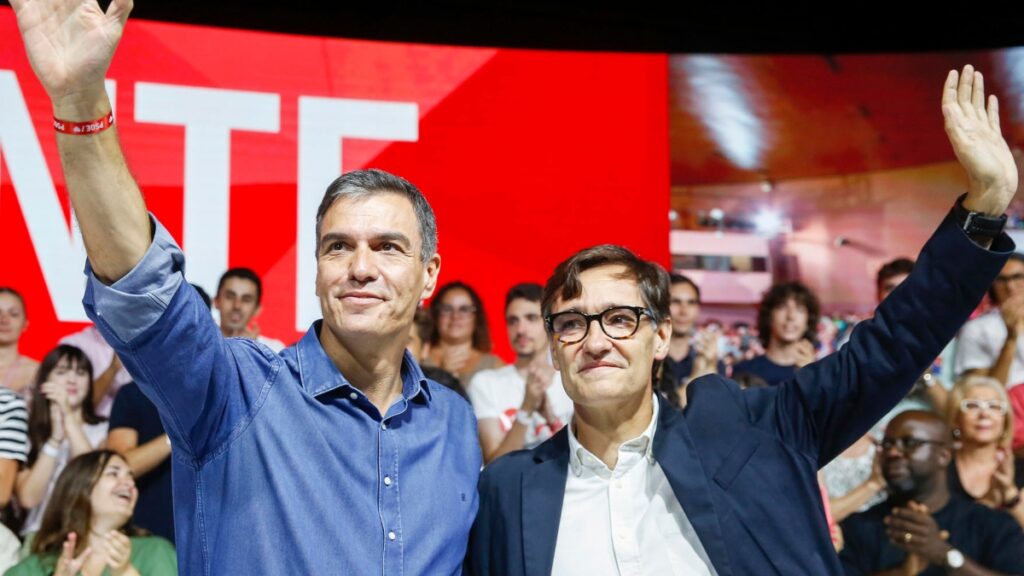 Pedro Sánchez (i) y Salvador Illa en una imagen de archivo.