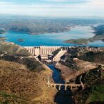 Dentro de la presa de Alcántara: la segunda mayor central de España sigue a toda máquina en plena sequía