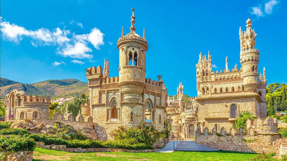 El pueblo de España que tiene la iglesia más pequeña del mundo.