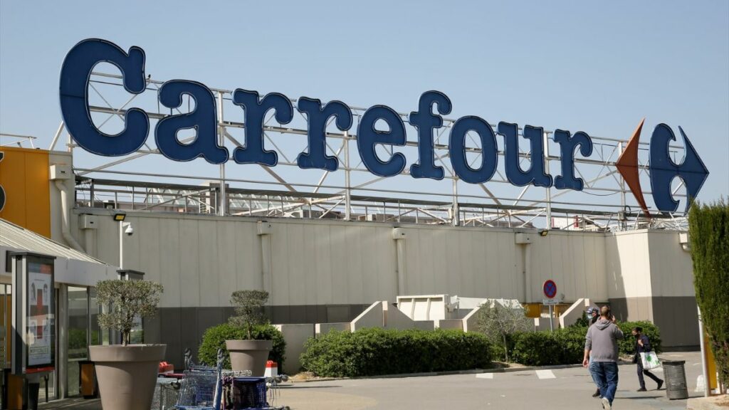 Carrefour: cuántos uniformes da el supermercado a sus empleados
