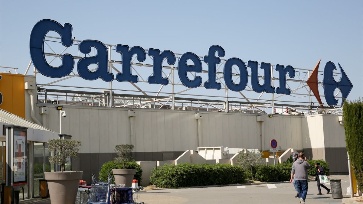 Carrefour: cuántos uniformes da el supermercado a sus empleados.
