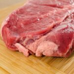 La OCU explica qué es la carne 'artificial' que se podría vender en Mercadona o Carrefour.