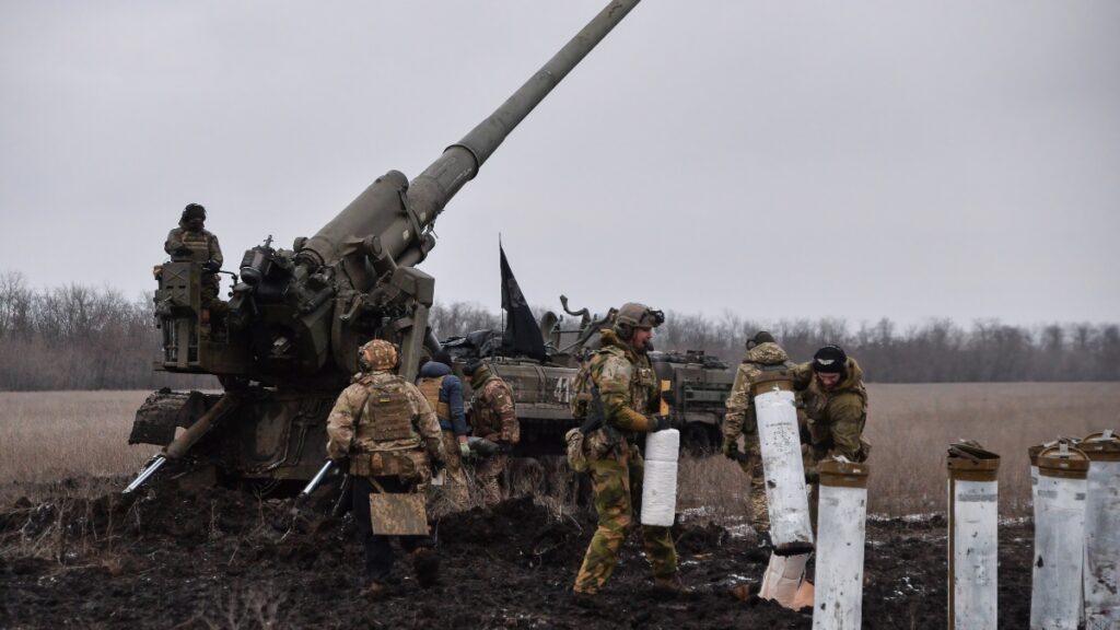 España prepara un envío a Ucrania de vehículos acorazados, embarcaciones y misiles