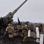 Las tropas ucranianas se preparan para disparar