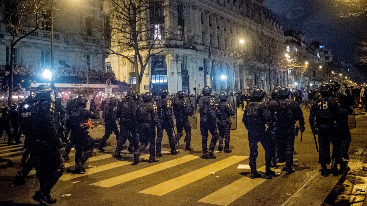Policías desplegados en Francia
