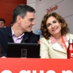 El secretario general del PSOE y presidente del Gobierno, Pedro Sánchez, y la ministra de Hacienda y Función Pública, María Jesús Montero