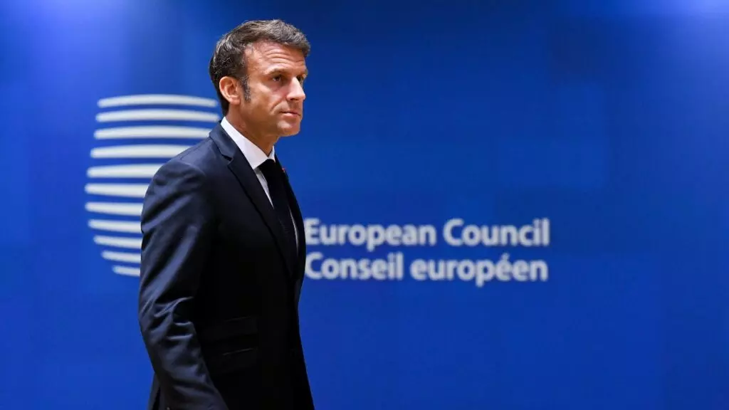 Emmanuel Macron insiste en mantener la puerta abierta a enviar tropas a Ucrania 