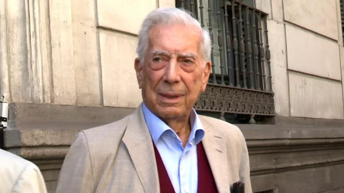 Mario Vargas Llosa hospitalizado de urgencia por covid