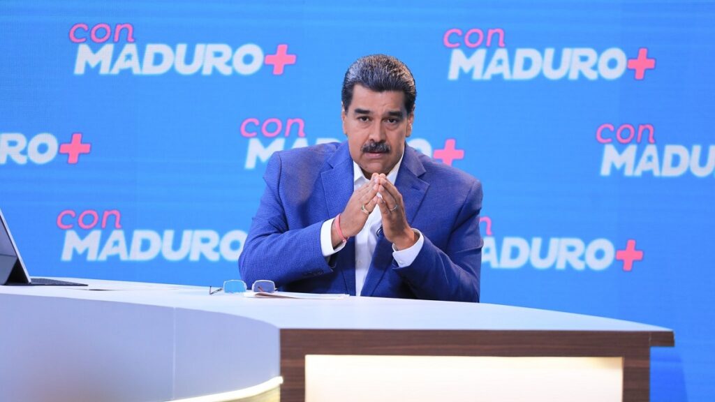 Maduro se aferra al poder pero las encuestan le sitúan 21 puntos por debajo de su principal opositor