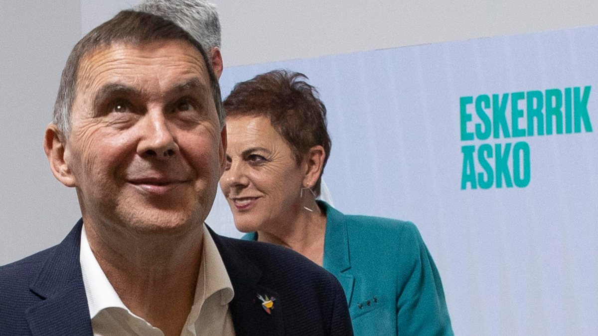 Otegi negocia con el socialista Eguiguren el apoyo de EH Bildu a la investidura de Sánchez