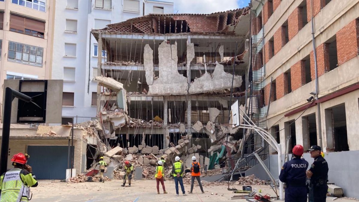 Hallan el cadáver del trabajador atrapado en el derrumbe de un colegio en Logroño