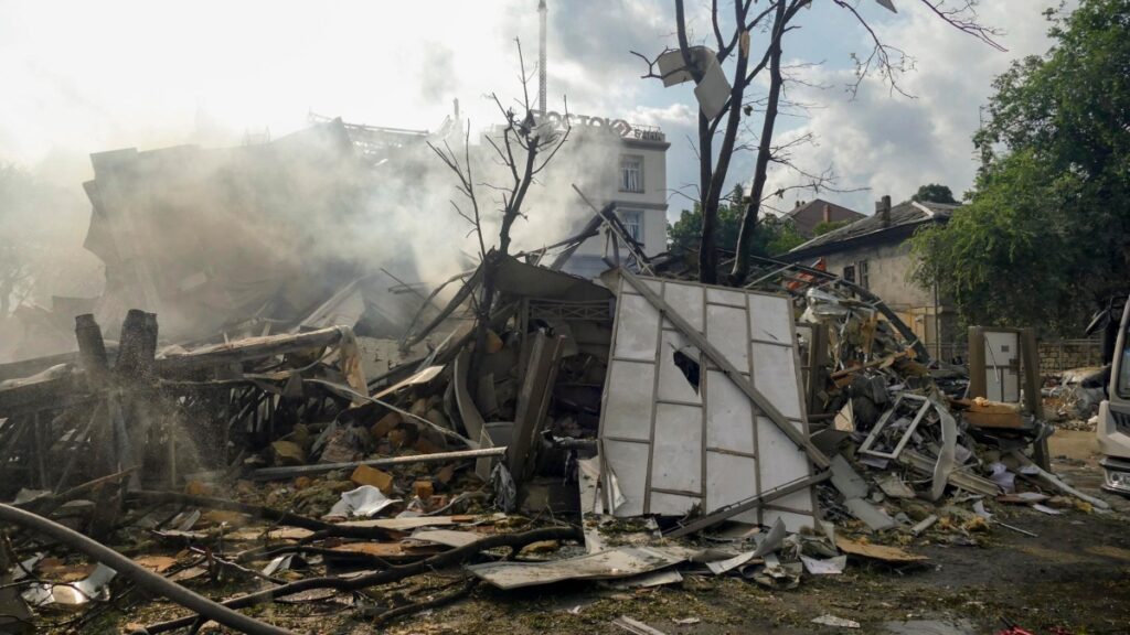 Un ataque con drones provoca explosiones en un arsenal de munición en Crimea