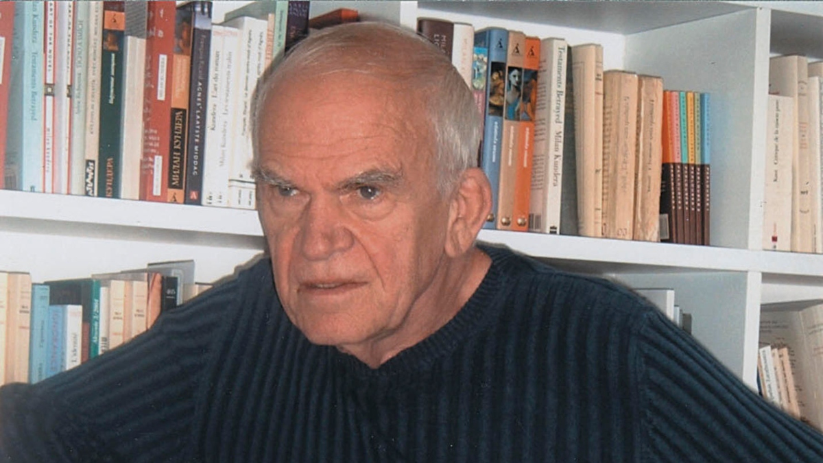Fotografía de archivo del escritor checo Milan Kundera