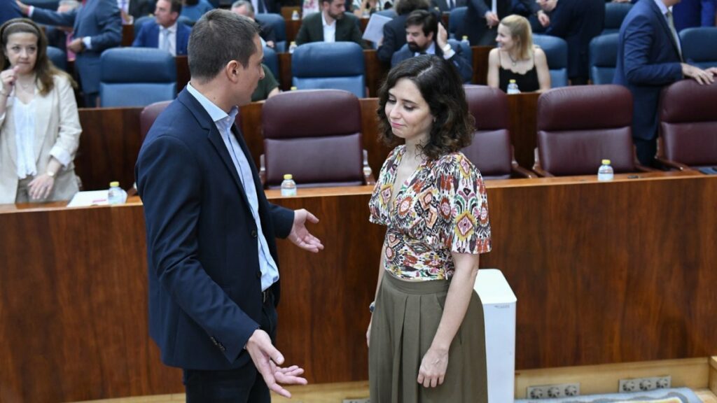 Juan Lobato (PSOE) junto a Isabel Díaz Ayuso