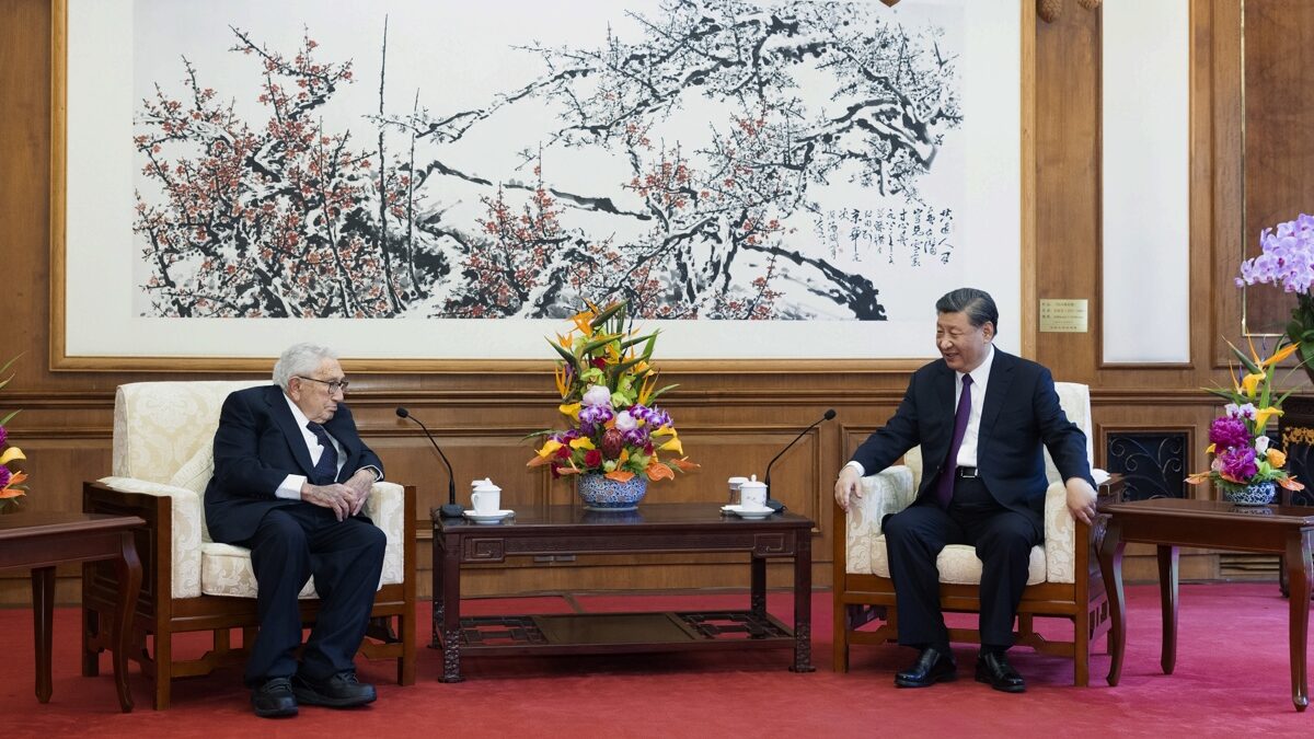 Xi Jinping y Henry Kissinger durante una reunión en Pekín.