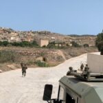 Miembros del Ejército realizan prácticas de control de zona en Melilla, cerca de la frontera con Marruecos