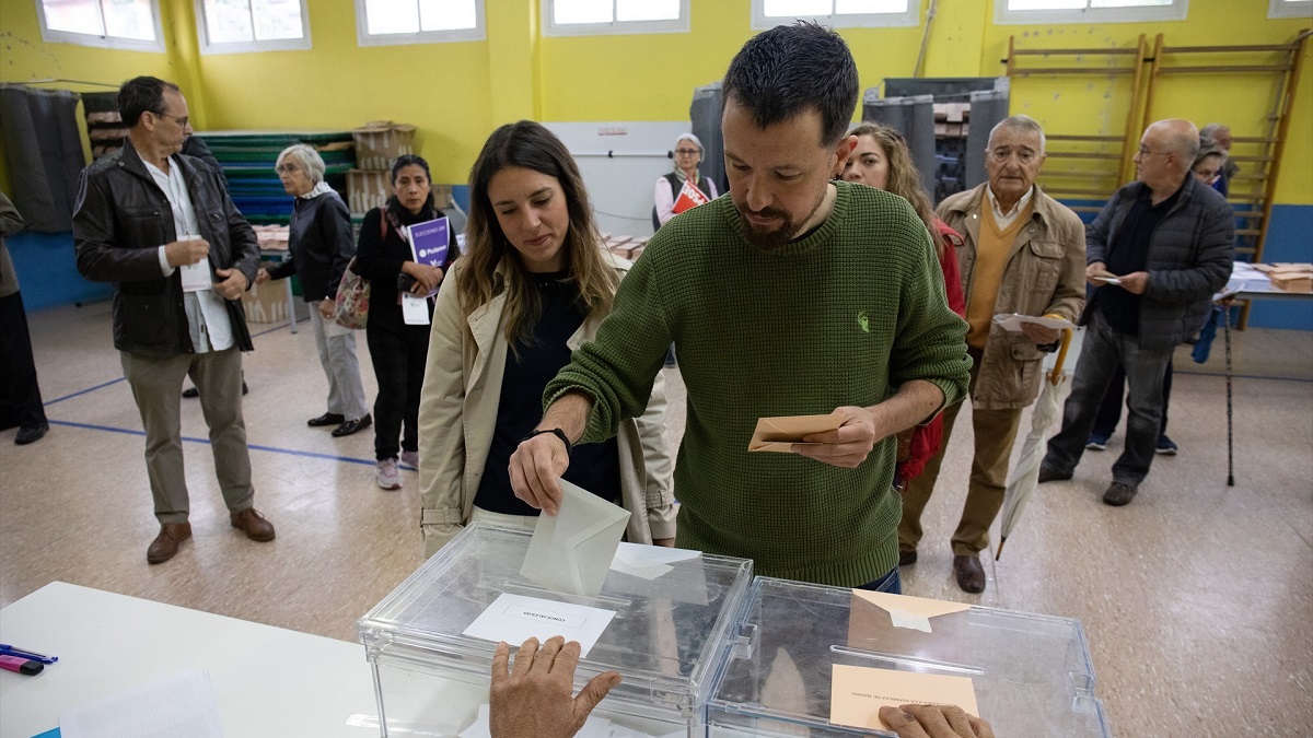 Irene Montero y Pablo Iglesias acuden a votar para las elecciones generales del 23-J