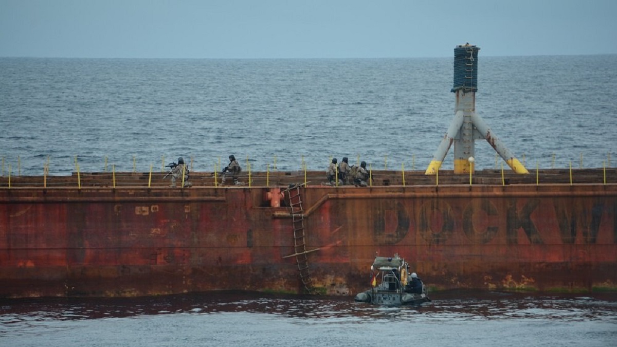 Militares españoles a bordo de un barco maltés asaltado por piratas en el golfo de Guinea