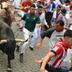 El quinto encierro de San Fermín 2023: una carrera rápida y limpia de los toros Núñez del Cuvillo
