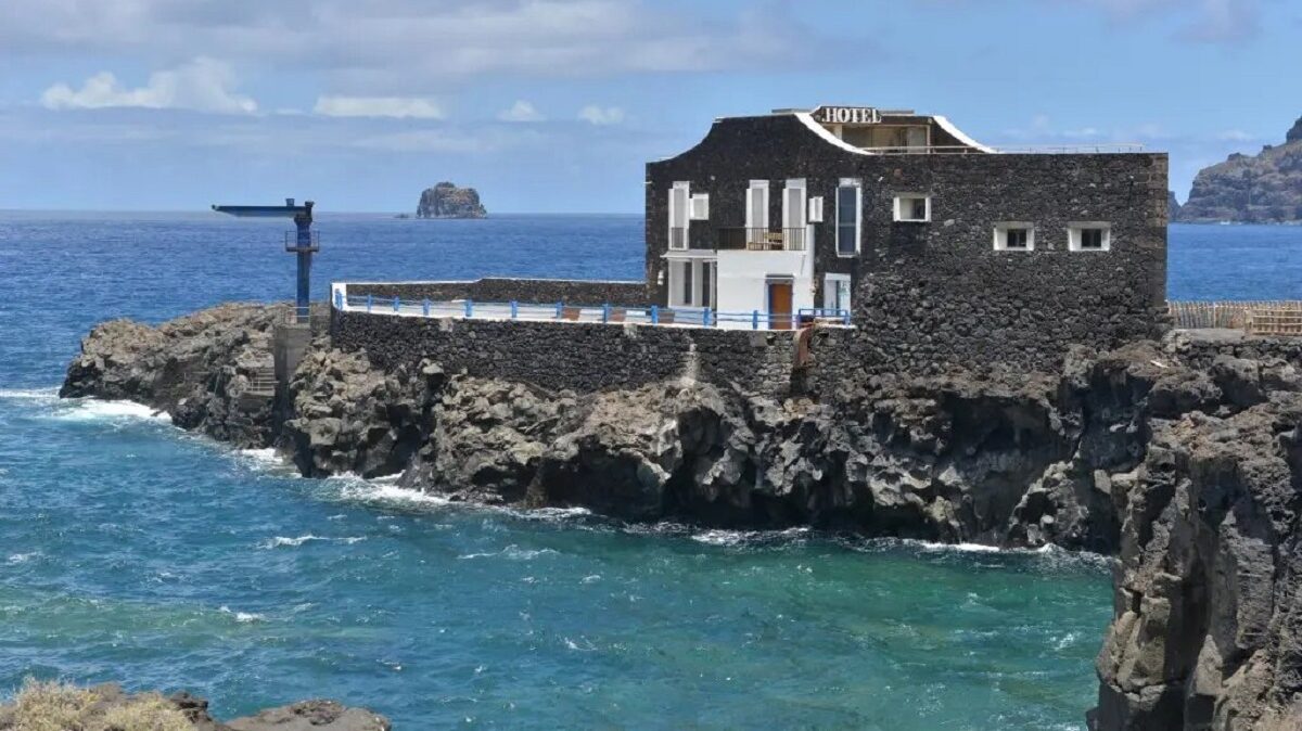 Vista del Hotel Punta Grande, en la costa del municipio herreño de La Frontera