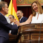 Armengol recibe la felicitación de Feijóo tras ser elegida presidenta del Congreso