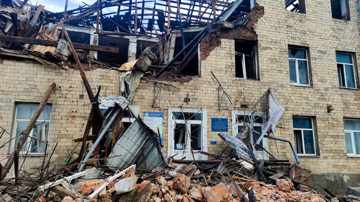 Al menos cinco muertos por un ataque sobre un edificio de viviendas en Ucrania.