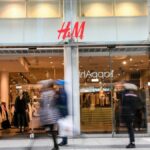 H&M da cupón de 5 euros por bolsa de ropa usada.