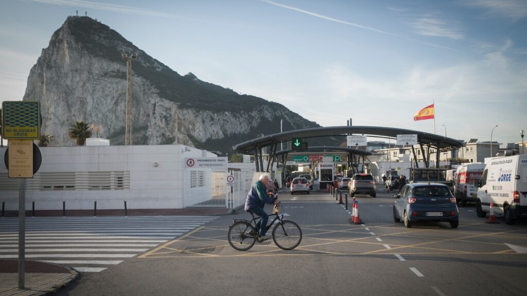 Frontera entre La Línea de la Concepción y Gibraltar