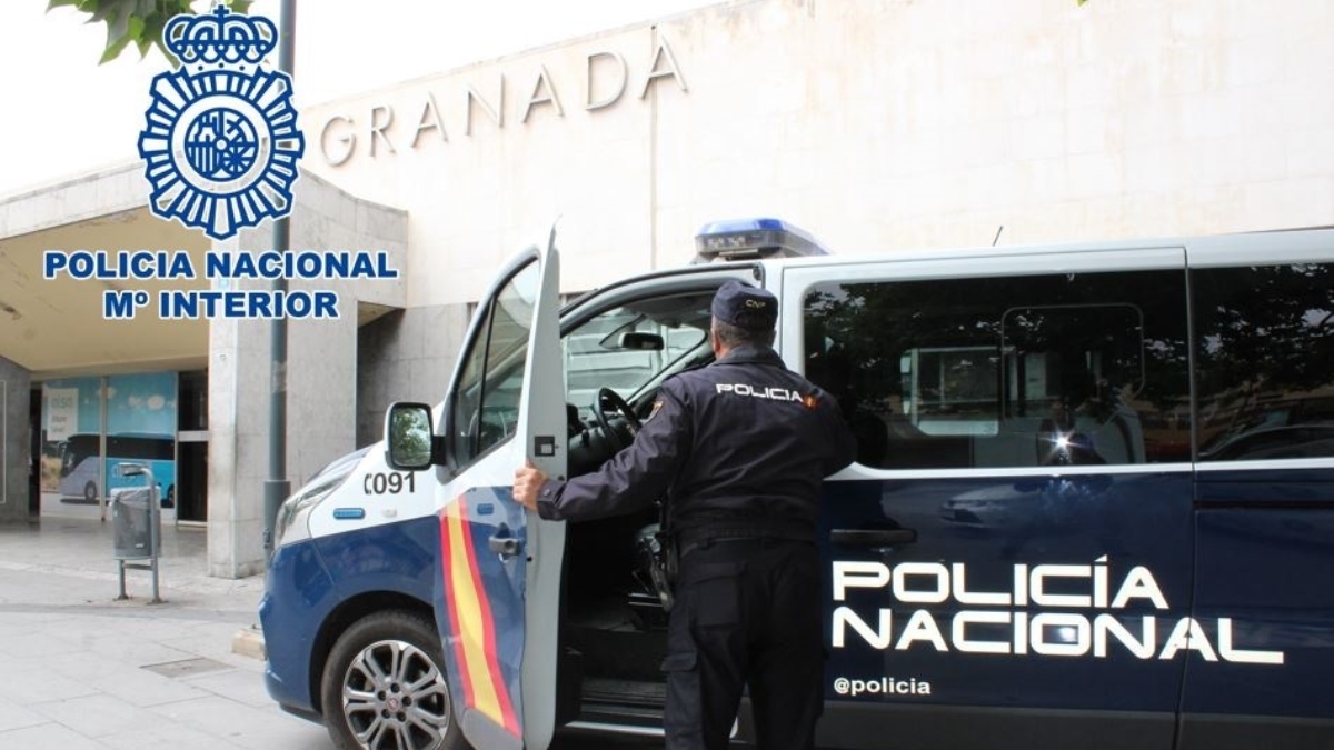 Vehículo de la Policía Nacional en Granada.