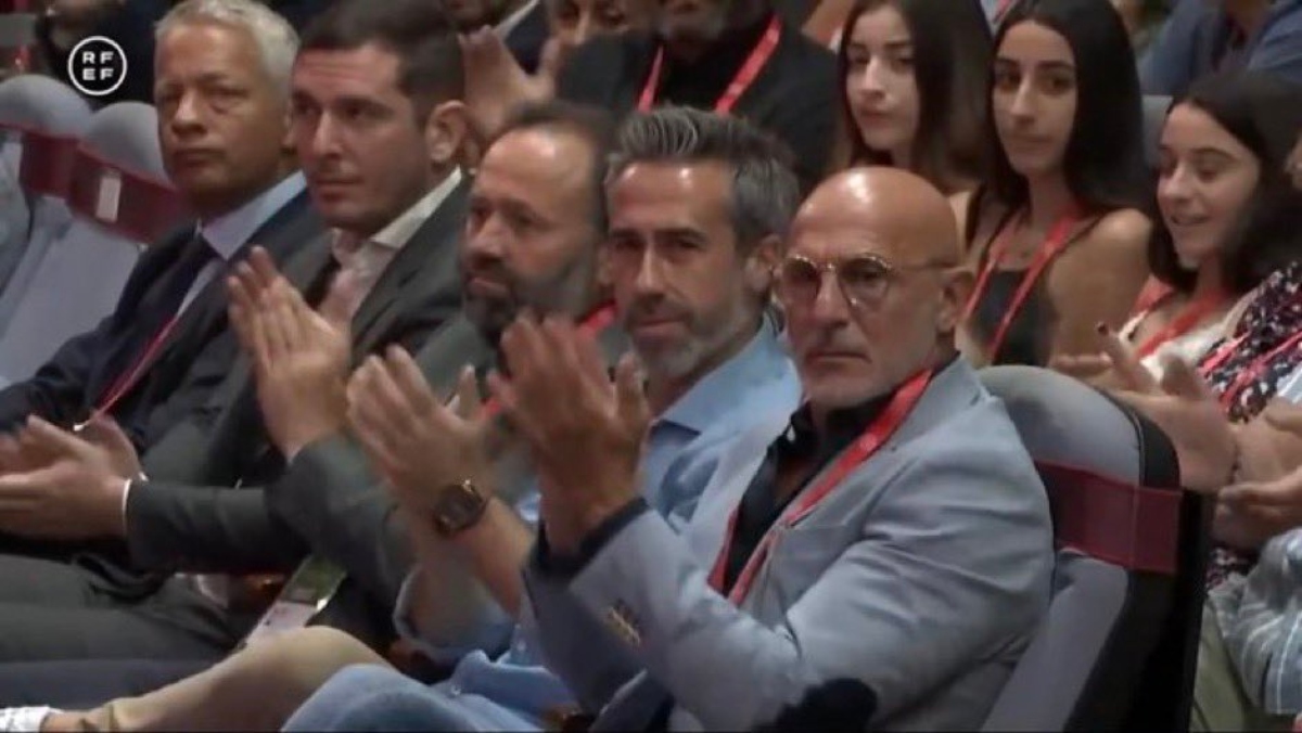 Luis de la Fuente y Jorge Vilda aplaudiendo a Luis Rubiales