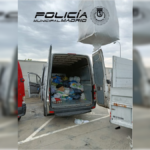 La furgoneta con ropa de segunda mano robada, localizada por la Policía Municipal de Madrid
