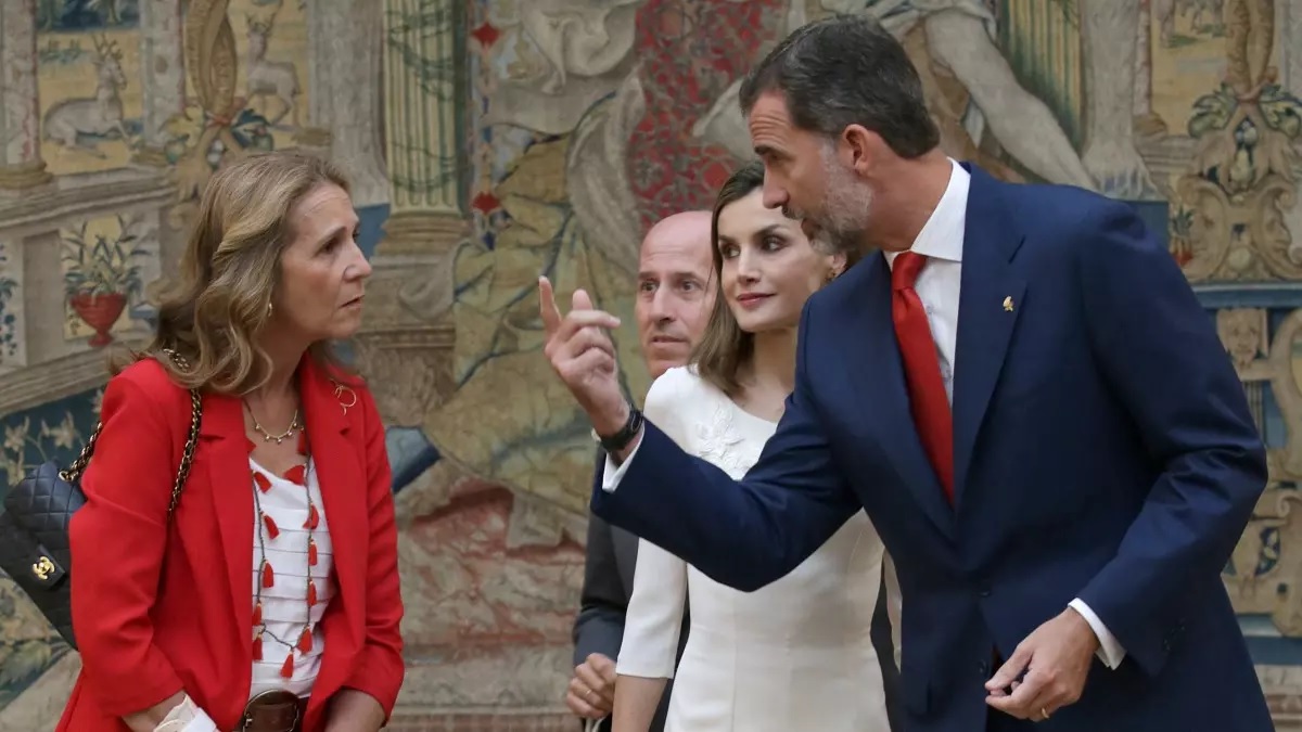 La gran bronca entre el rey Felipe VI y sus hermanas, las infantas Elena y Cristina