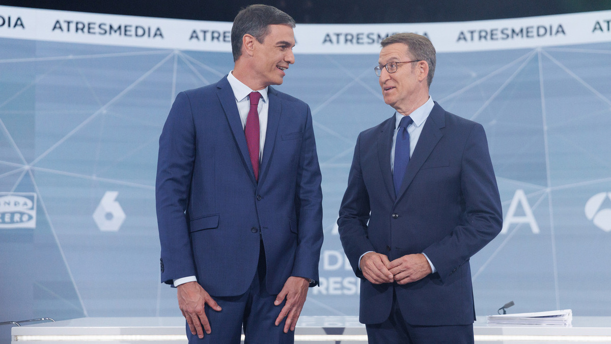 El presidente del Gobierno y candidato del PSOE, Pedro Sánchez (i), y el candidato del PP, Alberto Núñez Feijóo.