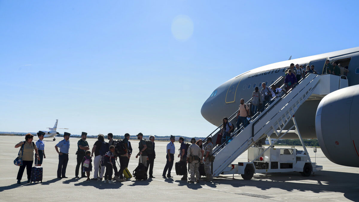 Llega a España el avión militar fletado por el Gobierno de España con evacuados de Níger