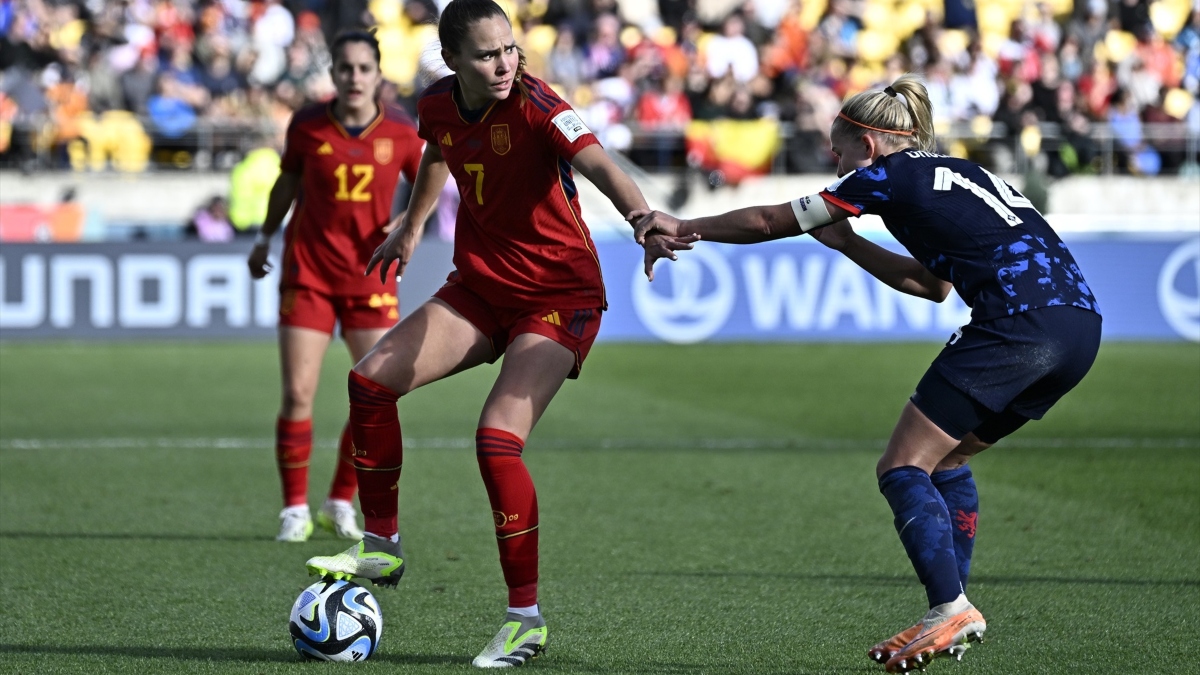 Irene Guerrero y Jackie Groenen en el partido del Mundial de Australia y Nueva Zelanda entre España y Países Bajos