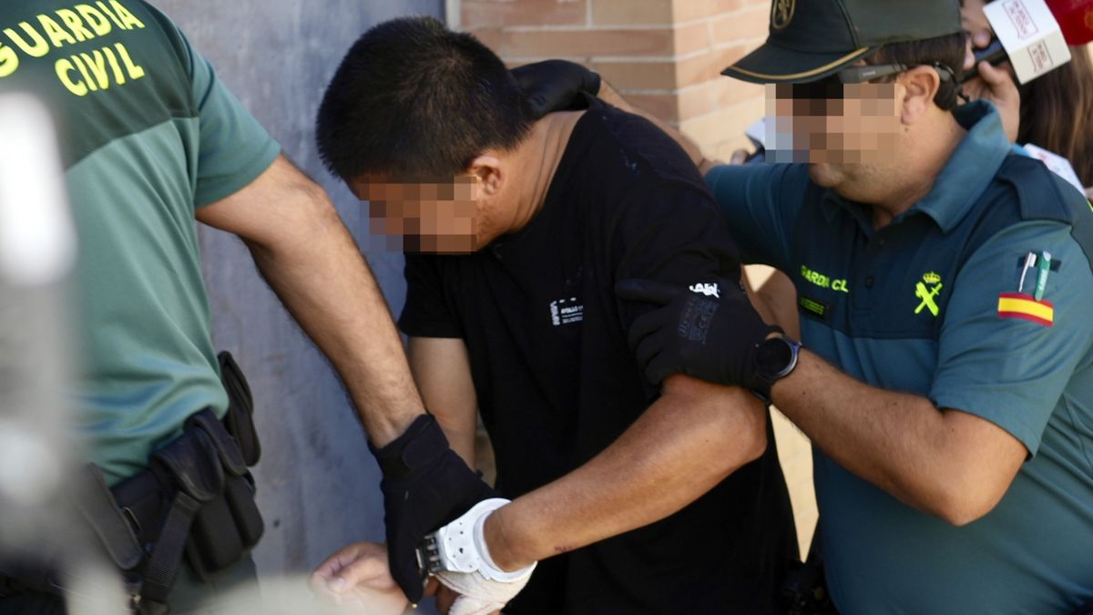 La Guardia Civil traslada al exmarido de la joven asesinada en Utrera (Sevilla)