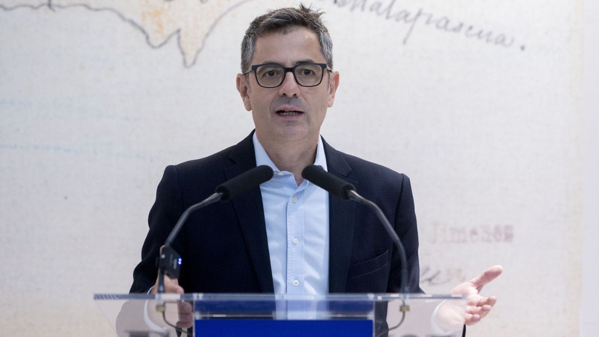 El ministro de Presidencia, Félix Bolaños, califica como constructiva la propuesta de Urkullu