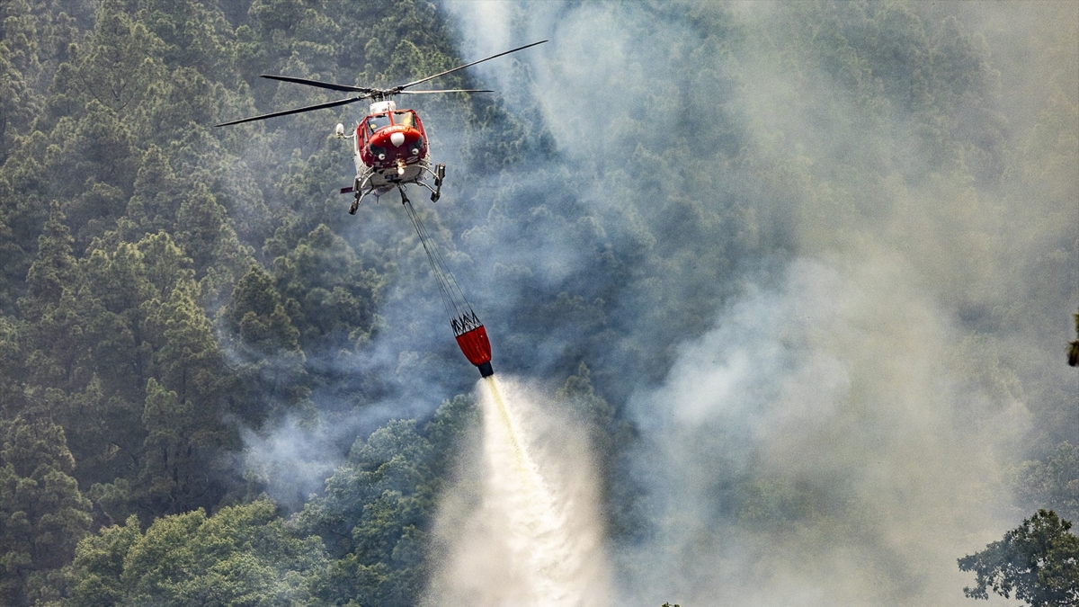 Un helicóptero es apedreado en Tenerife cuando reponía agua