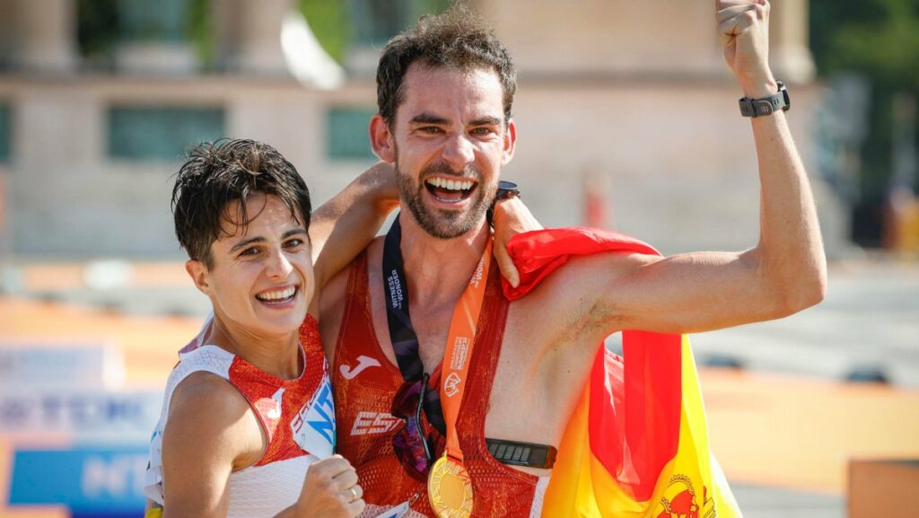 María Pérez y Álvaro Martín con sus medallas de oro en el Mundial de Budapest