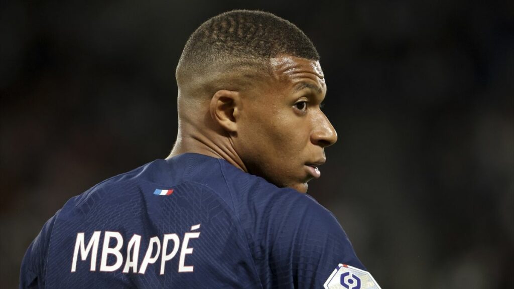 Mbappé anuncia su adiós al PSG con un vídeo: Tuve el honor de formar parte del club más grande de Francia